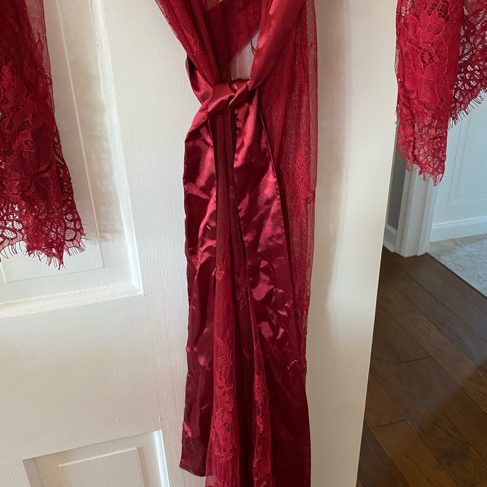 Forever 21 Red Lace Robe - Picture 3 of 3